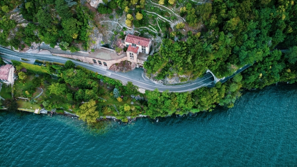 MILANO- LIQENET KOMO, GARDA, MAGGIORE  (GUIDE 4 DITORE)